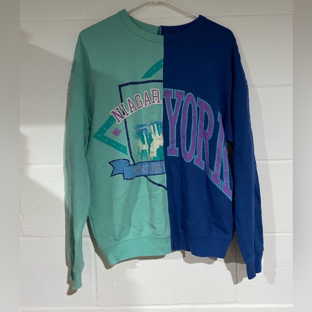 Wild Fable Teal and Blue Graphic Crewneck Sweater small